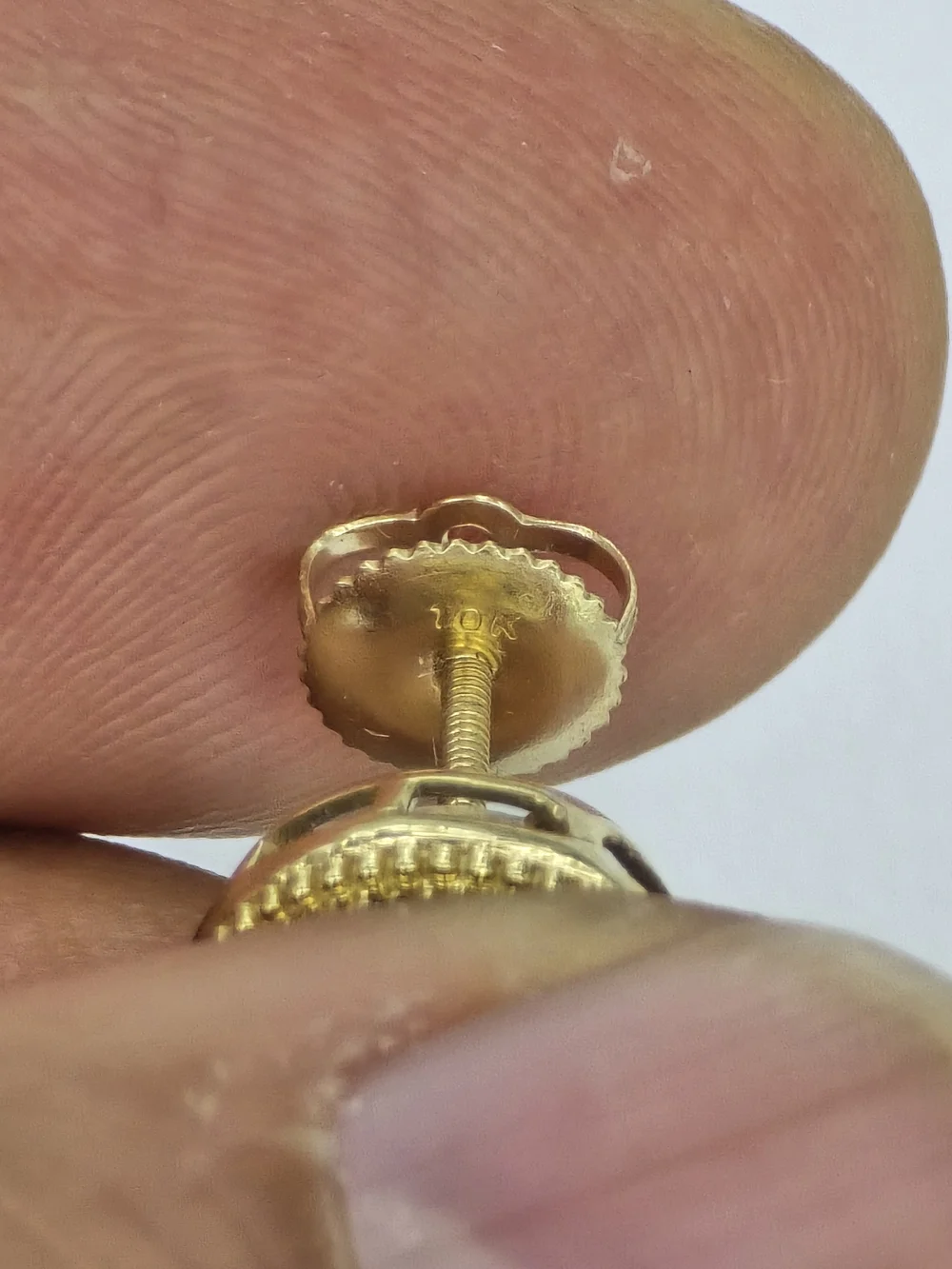 Real Diamond 10k Gold Round Stud Earring